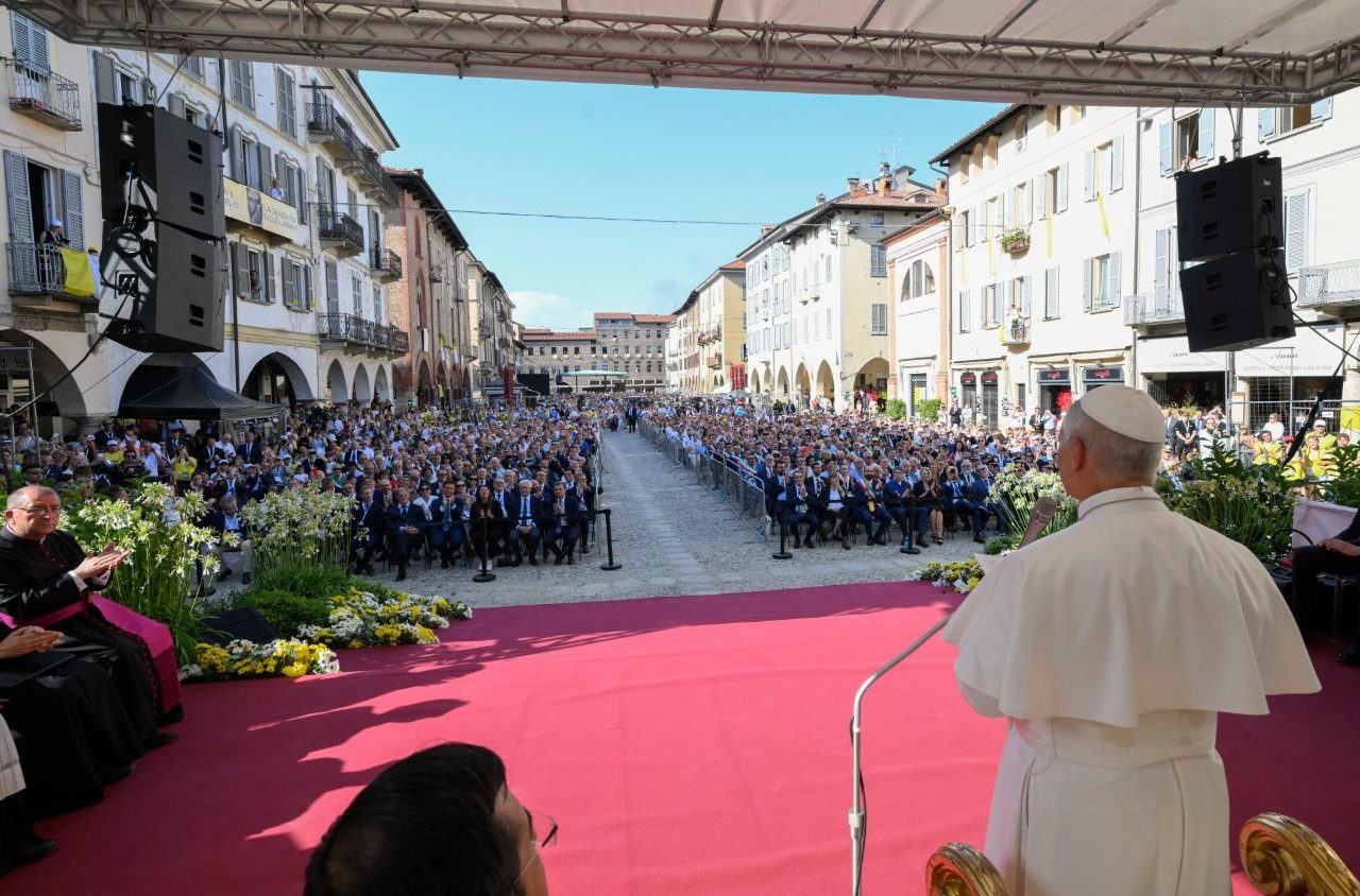 O Papa em Pavia: a razão humana não se fecha na lógica do lucro ou do domínio