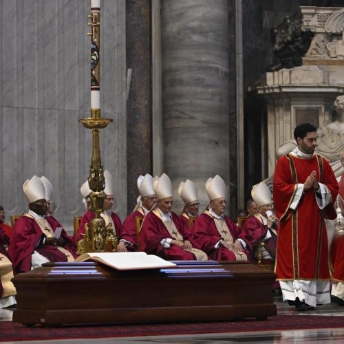 O Papa: cardeal Ruini, um pastor capaz de servir com humildade e responsabilidade