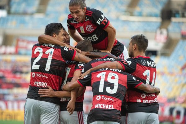 jogadores-do-flamengo-celebram-gol-contra-o-fortaleza-1599354107538_v2_4x3